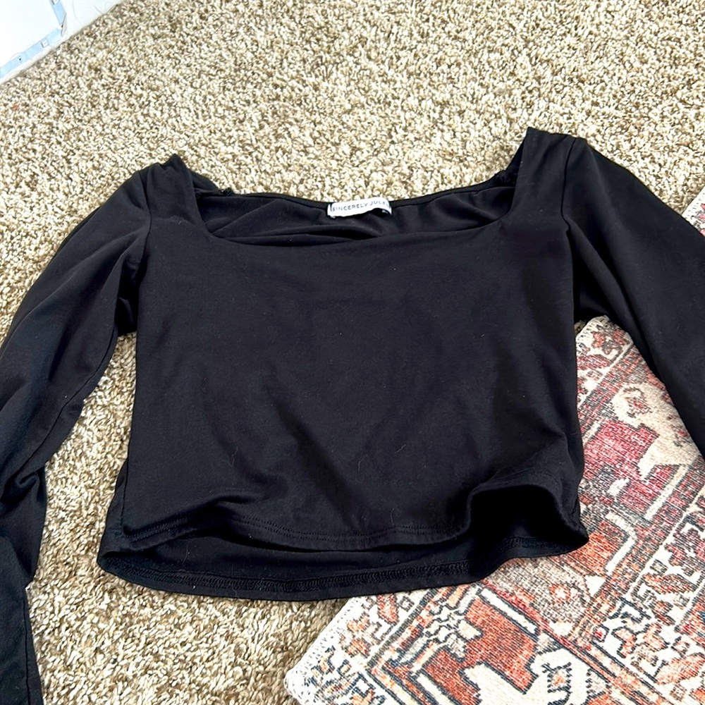Black long sleeve cropped blouse